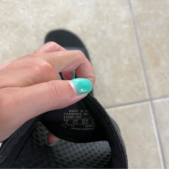 Youth Nike Slides - Picture 3 of 4